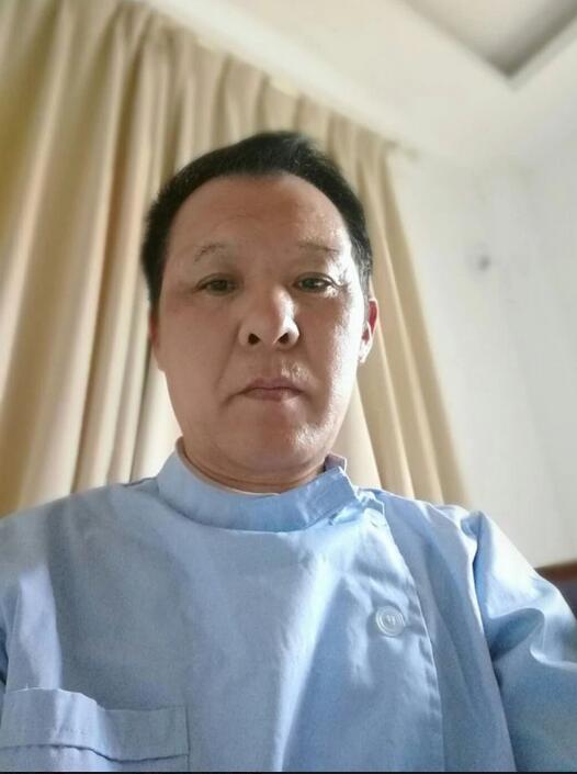 江蘇男護(hù)工照顧老人十年待聘